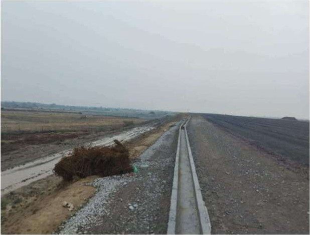Shoulder drain along carriageway